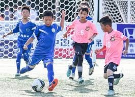 皇马双星伤愈在即！赫伊森卡马文加或战塞尔塔，后防线告急考验银河战舰